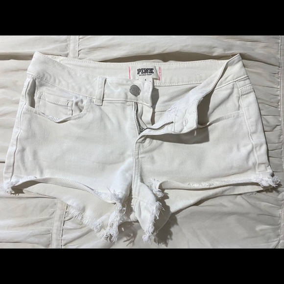 White shorts - Picture 3 of 4